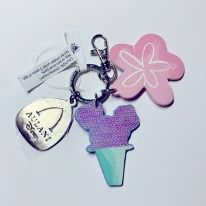 Disney Aulani key ring with set of 3 charms
